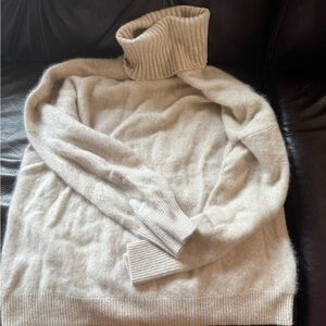 Massimo Dutti super soft oversized Wool Cashmere Sweater in beige (48” chest )